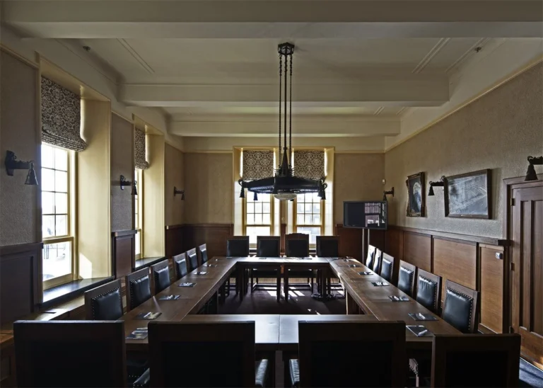 1931 Congrescentrum — Van Lanschotzaal — Boardroom layout 1