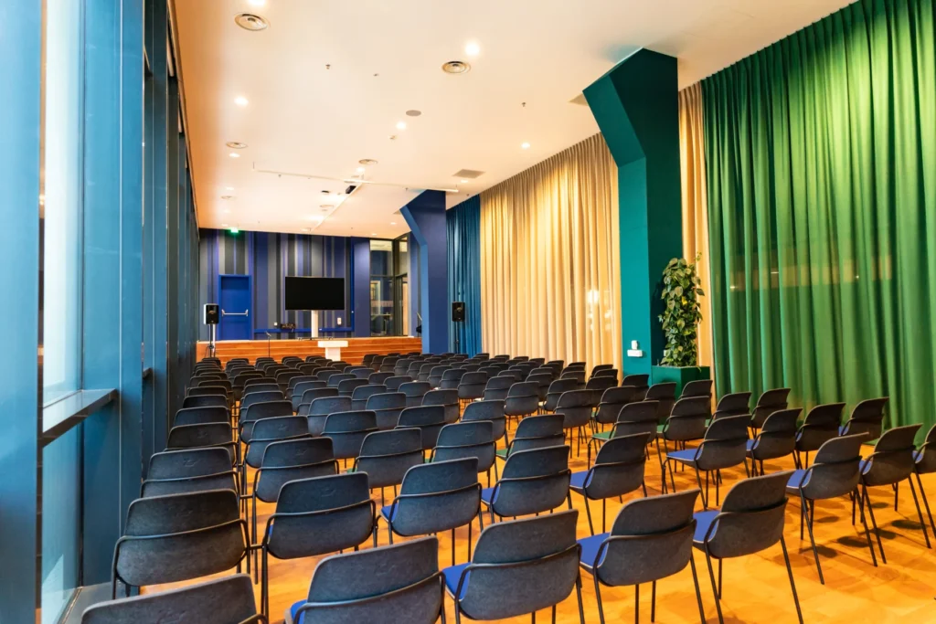 Amare — Theatre layout 8