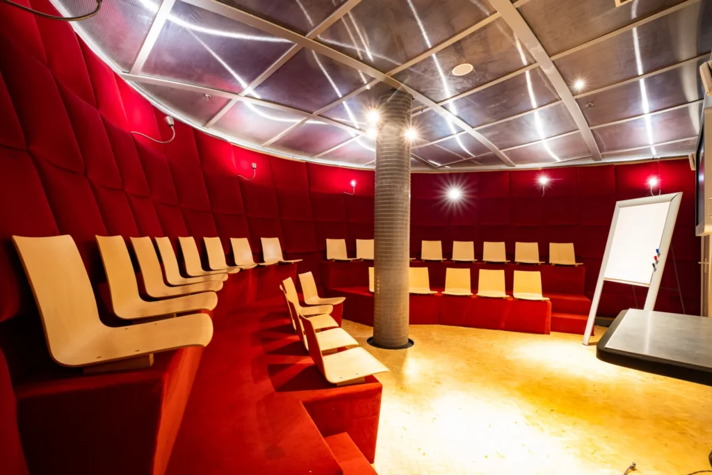 Media Plaza - Jaarbeurs — Sky Theatres – Media Plaza (Auditorium area) — Photo 2
