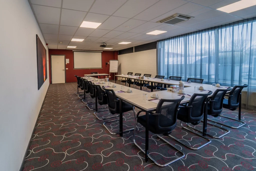 De Bonte Wever Assen — Maroon — Interior 3