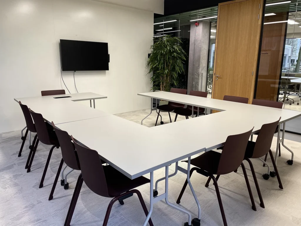 Dotslash Utrecht — Boardroom ./disrupt — U-shaped layout 1