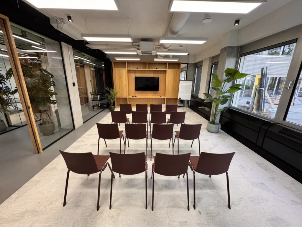 Dotslash Utrecht – Boardroom ./sudo – Boardroom ./sudo Theater-opstelling