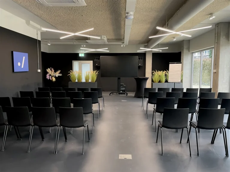 Dotslash Utrecht – Eventspace 2 – Event Space 2 Theater-opstelling (3)
