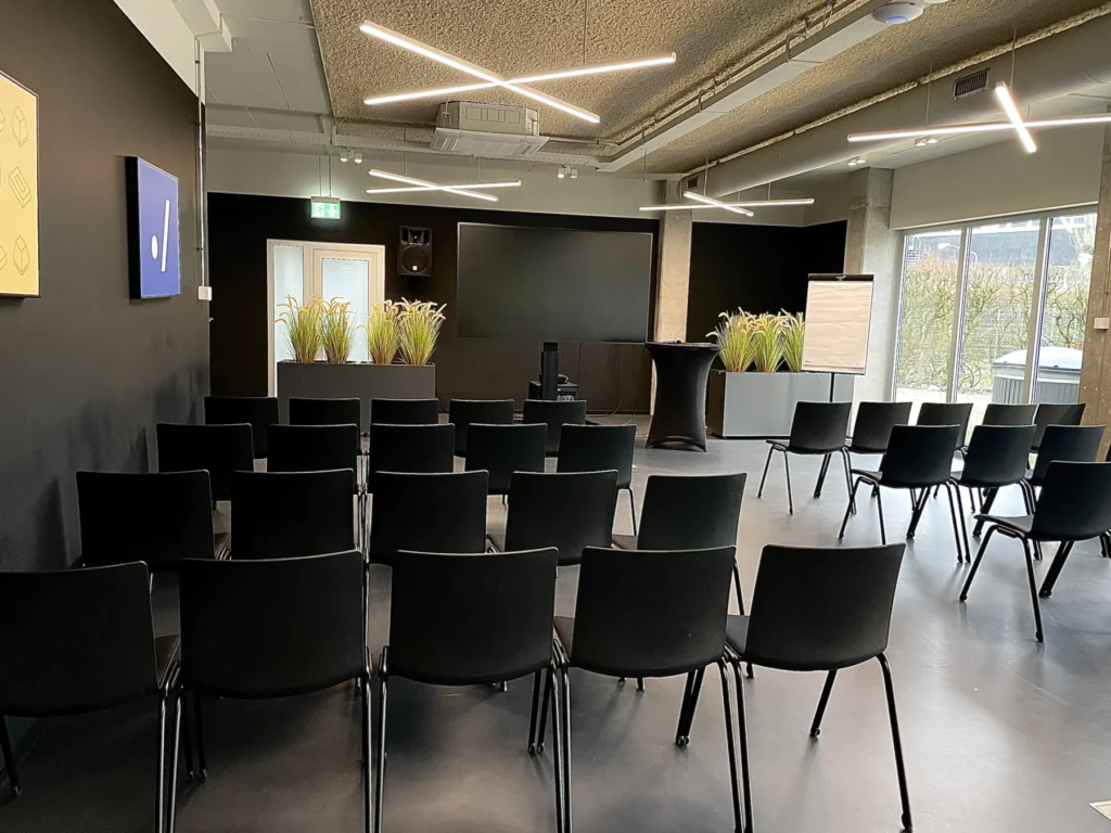 Dotslash Utrecht – Eventspace 2 – Event Space 2 Theater-opstelling (5)