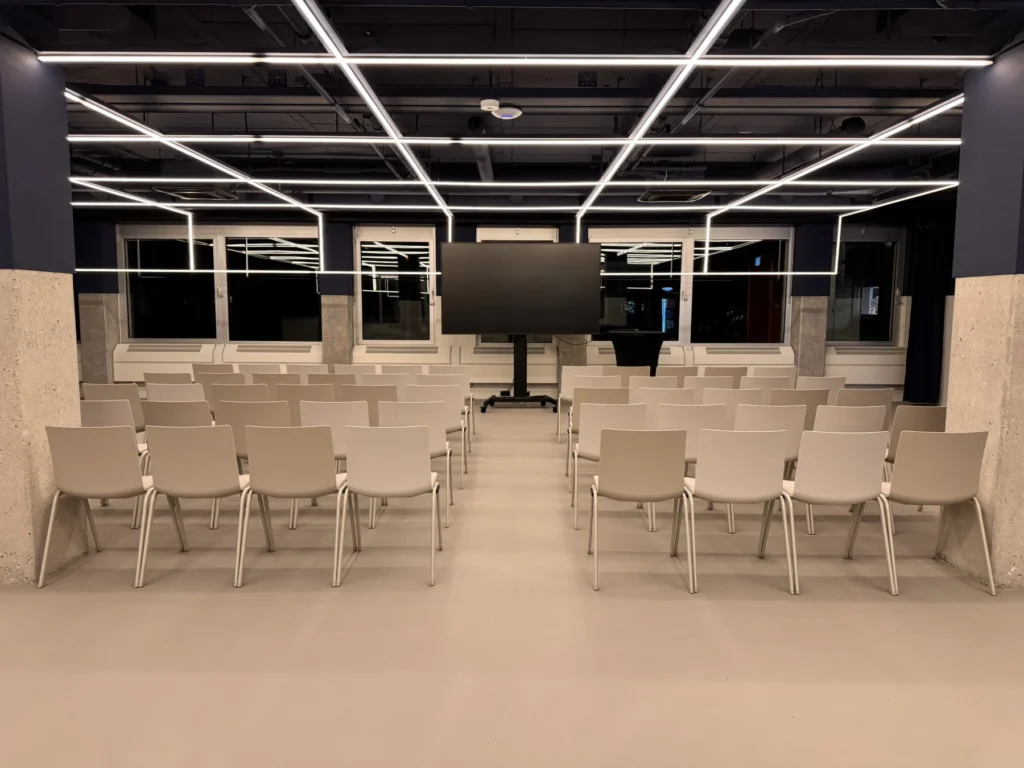 Dotslash Utrecht – locatie – Event Space The Grid Theater-opstelling