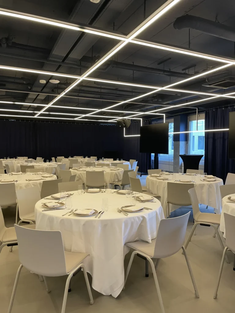 Dotslash Utrecht – locatie – Event Space The Grid Diner-opstelling