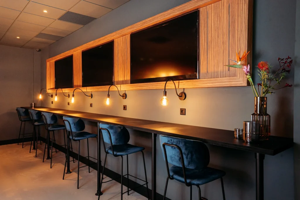 EEC Leiden — The Bar — Bar 4