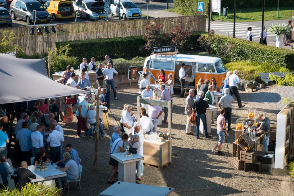Expo Houten – locatie – Zomerse borrel in de tuin