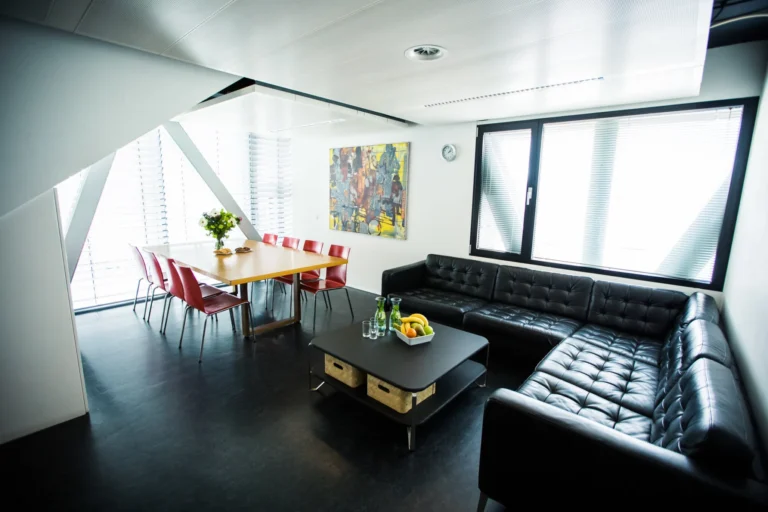 ijVENUES & Movenpick Hotel Amsterdam City Centre — A - Green room — Interior 1