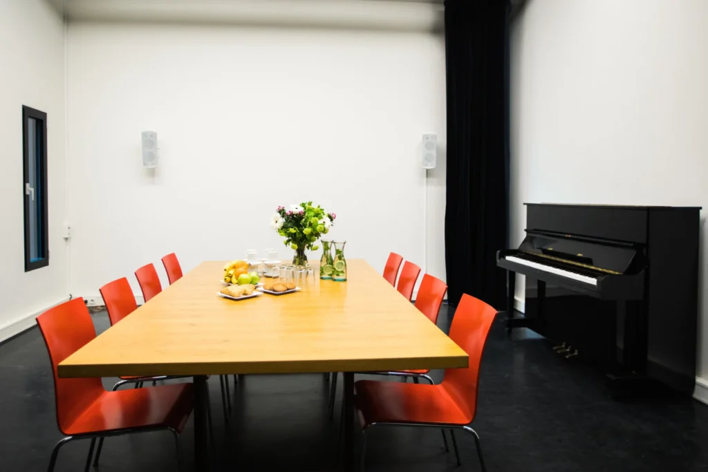 ijVENUES & Movenpick Hotel Amsterdam City Centre — A - Meeting room — Interior 1