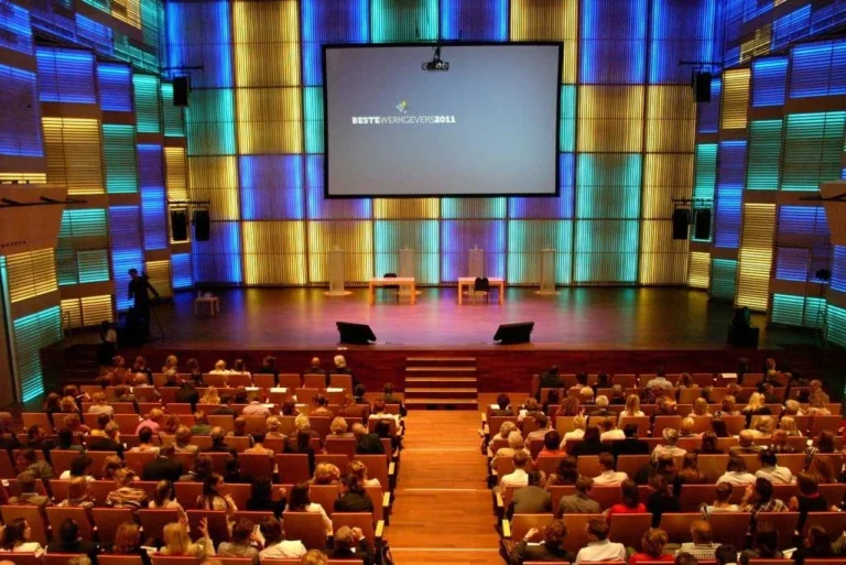 ijVENUES & Movenpick Hotel Amsterdam City Centre — B - Grote Zaal — Photo 1