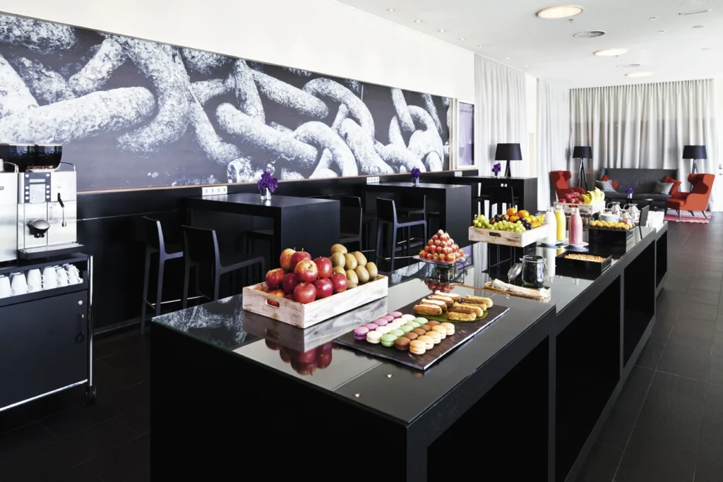 ijVENUES & Movenpick Hotel Amsterdam City Centre – C - Foyer – 1.-Foyer-Area-II
