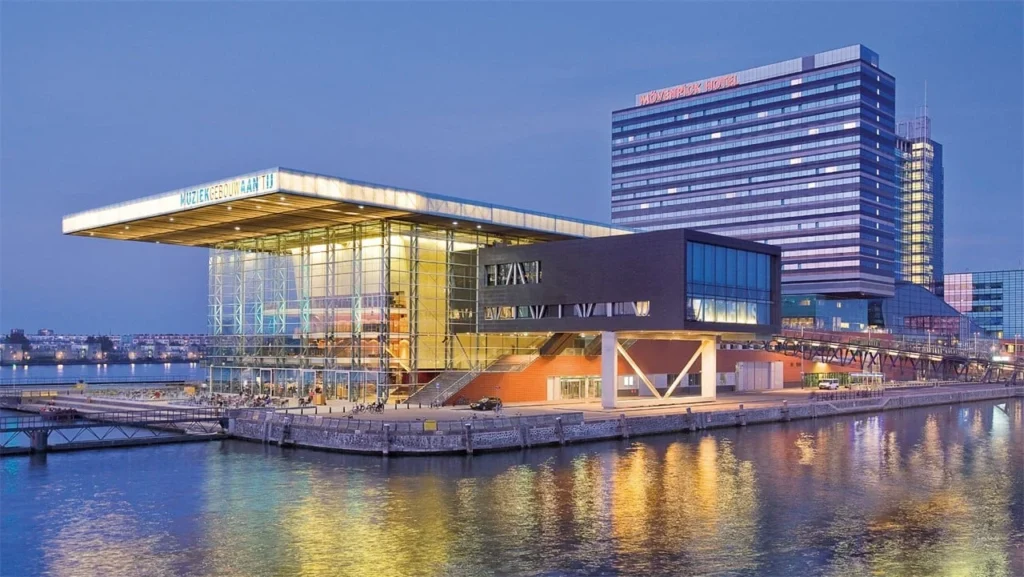 ijVENUES & Movenpick Hotel Amsterdam City Centre — Photo 2