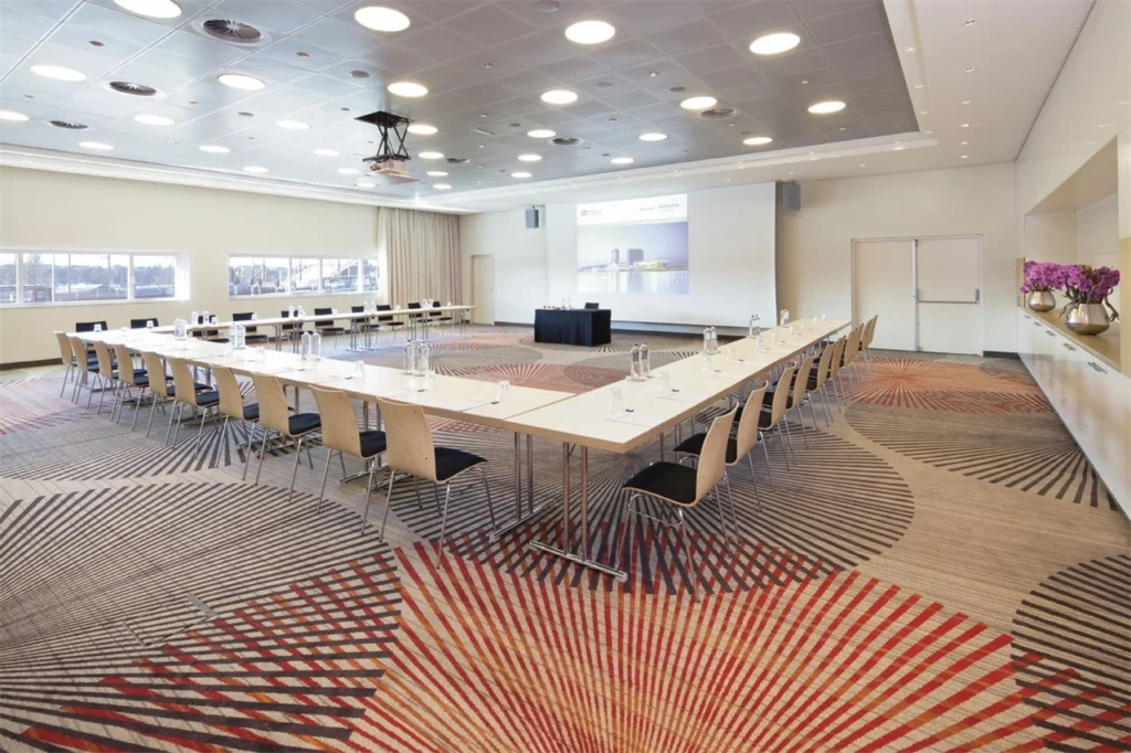 ijVENUES & Movenpick Hotel Amsterdam City Centre — Photo 3