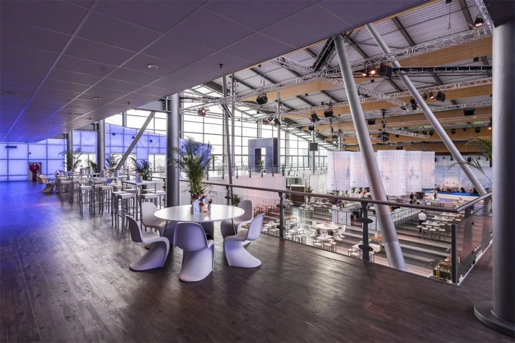 ijVENUES & Movenpick Hotel Amsterdam City Centre — Photo 14
