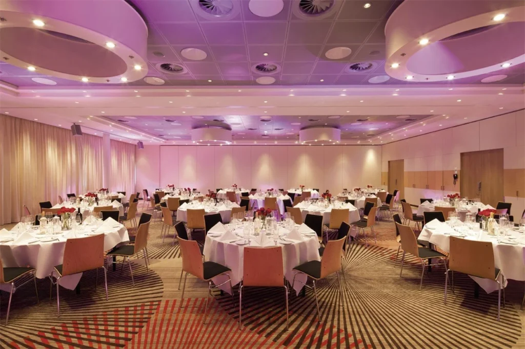 ijVENUES & Movenpick Hotel Amsterdam City Centre — Photo 20