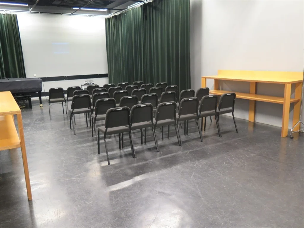 ijVENUES & Movenpick Hotel Amsterdam City Centre — Photo 31