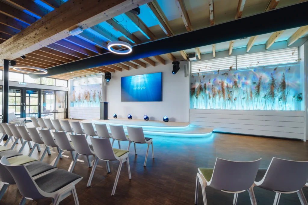 InnStyle – Maarssen – locatie – Plenaire ruimte Water in Locatie 2.0 in theateropstelling