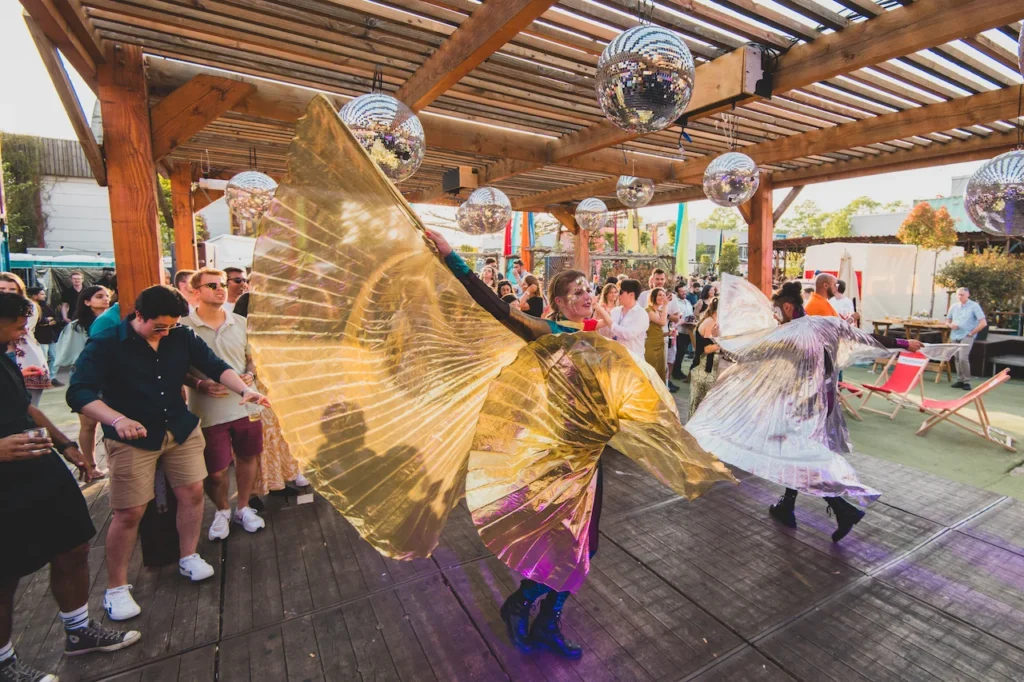 LIEF Amsterdam – locatie – LIEF-Amsterdam-Courtyard-entertainment