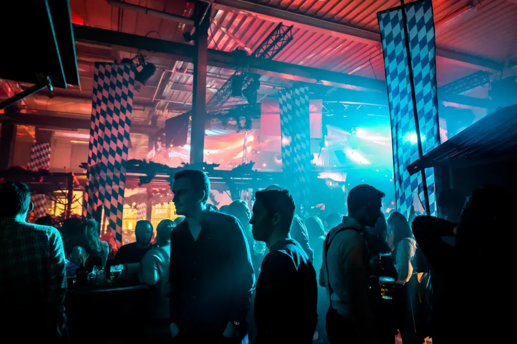 LIEF Amsterdam – The Main – LIEF-Amsterdam-feest-binnen (3)