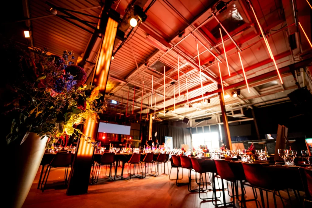 LIEF Amsterdam – The Main – LIEF-Amsterdam-main-lange-tafels-opstelling-diner