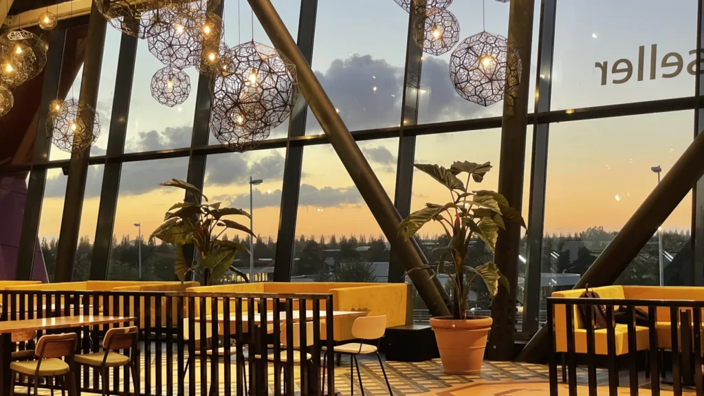LIEMÈS restaurant | events – locatie – LIEMES bij avond