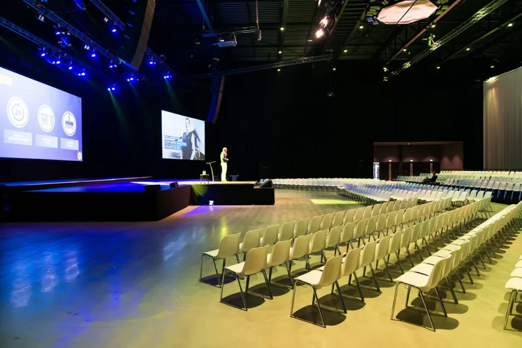 Midden Nederland Hallen – auditorium podium