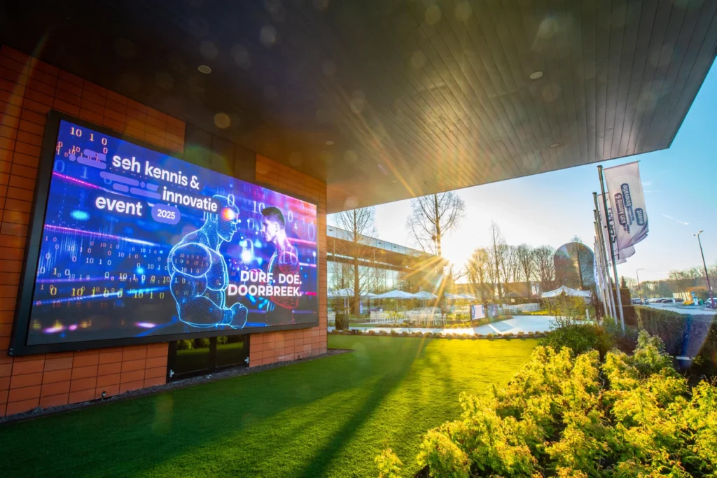 NBC Congrescentrum – Tuin – NBC buitenterrein - Torenscherm en vlaggen