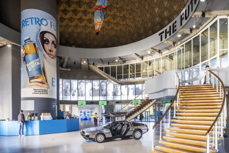 Next Nature Museum – Next Nature Dome – Entree in de centrale hal van het Evoluon