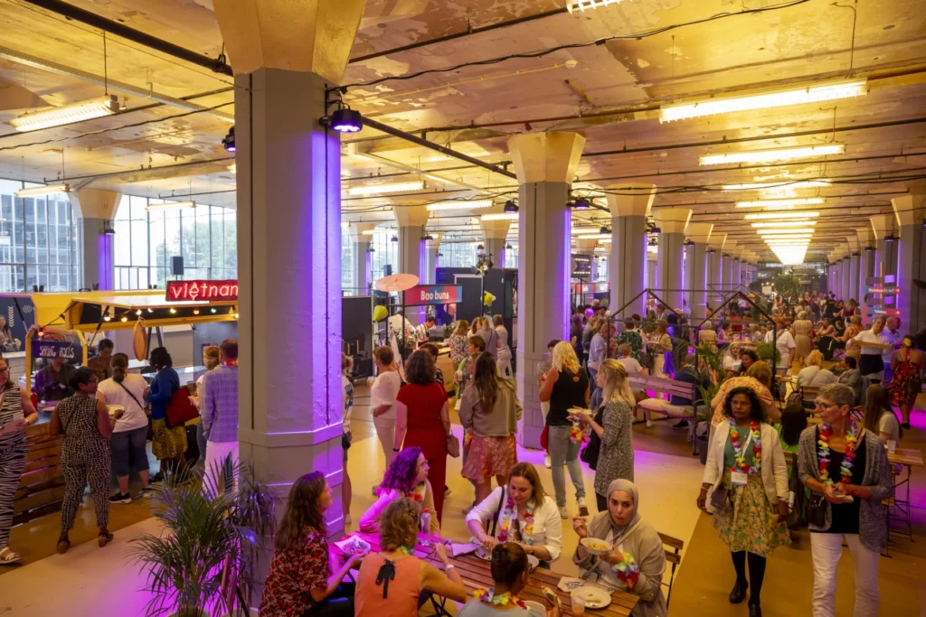 Van Nelle Fabriek – Tabaksfabriek – Cateringplein met foodtrucks